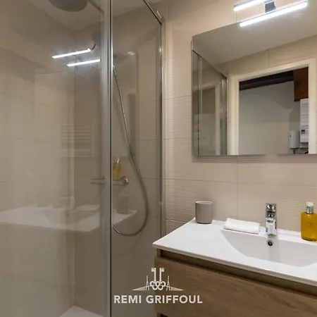 Le Bois Bleu 2nd Floor Elegance & Comfort In The Heart Of *