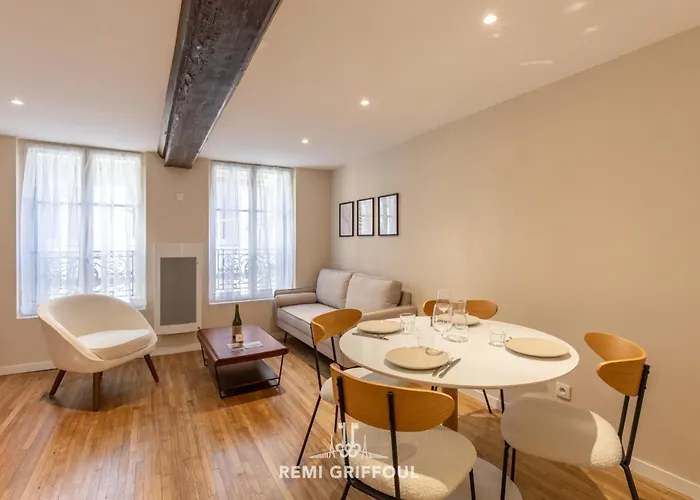 Le Bois Bleu 2nd Floor Elegance & Comfort In The Heart Of *