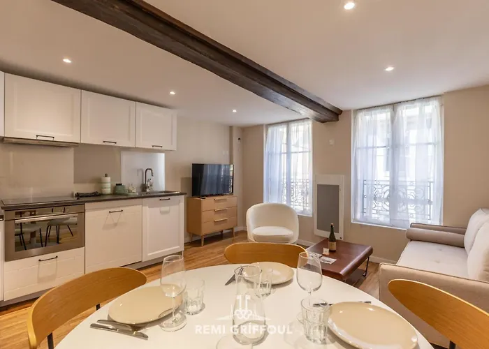 Le Bois Bleu 2nd Floor Elegance & Comfort In The Heart Of Apartment Honfleur