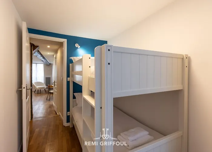 Apartment Le Bois Bleu 2nd Floor Elegance & Comfort In The Heart Of Honfleur